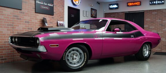 1970 Dodge Challenger Steals the Show with Bold Pink Paint and a Big-Block Engine