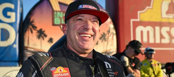 &#8220;New Dad&#8221; Stewart, Hagan Advance to Semifinals at NHRA Finals in TSR Direct Connection Dodge//SRT® Nitro Machines